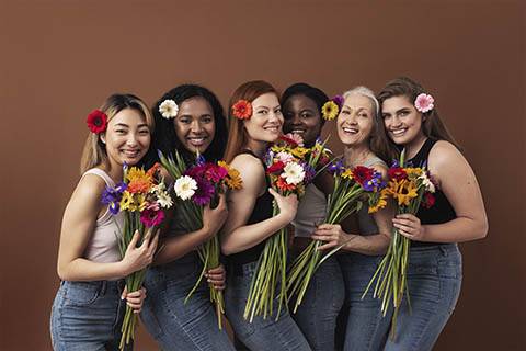 El significado de regalar flores en el Día de la Mujer y cómo elegir las mejores